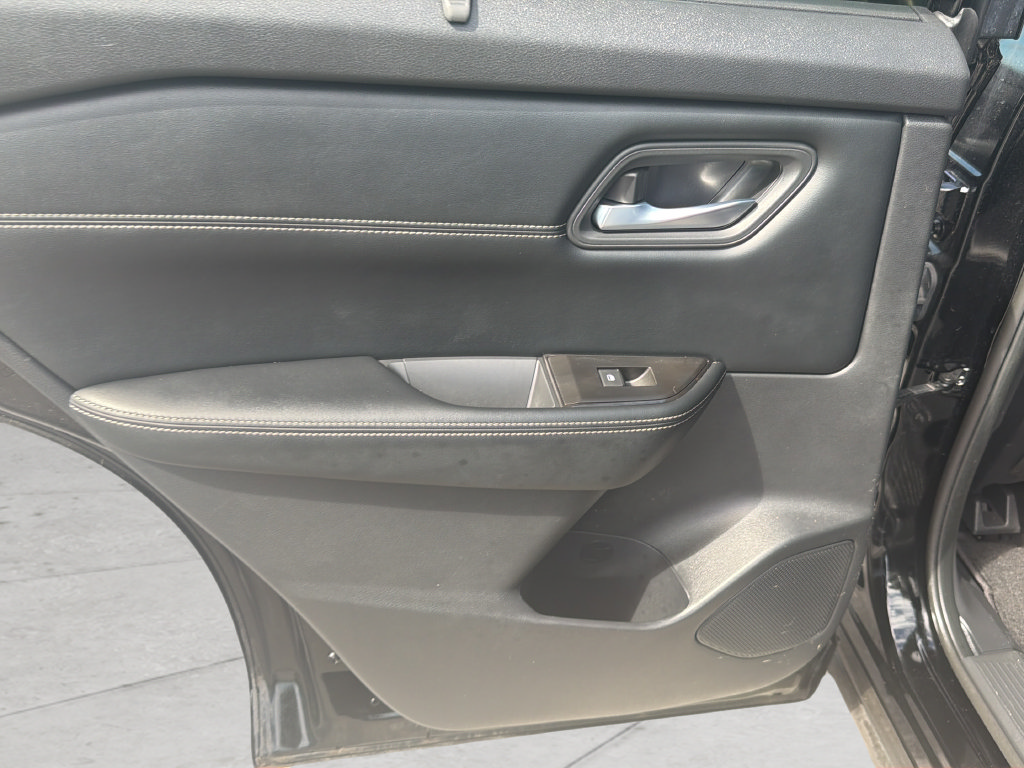 Certified 2025 Nissan Rogue SV w/ SV Premium Package FWD image 31