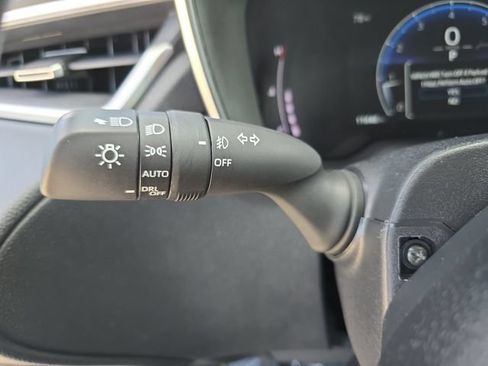 Used 2024 Toyota Corolla Cross XLE w/ Convenience Package AWD/4WD image 28