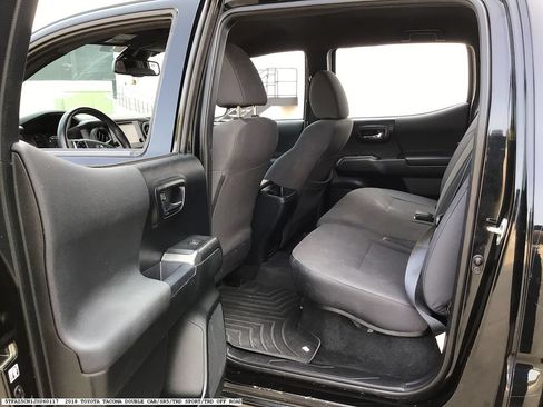 Used 2018 Toyota Tacoma TRD Sport w/ Technology Package RWD image 9
