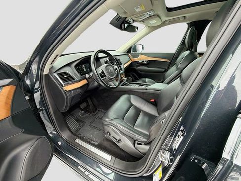 Used 2021 Volvo XC90 T6 Momentum image 21