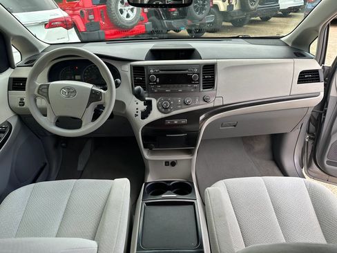 Used 2011 Toyota Sienna LE FWD image 14