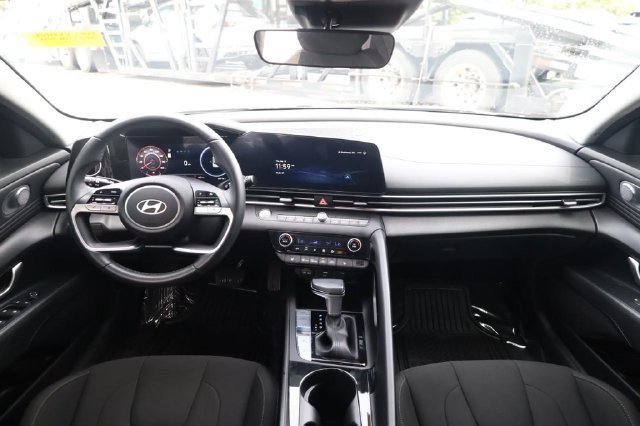 Used 2025 Hyundai Elantra SEL FWD image 6