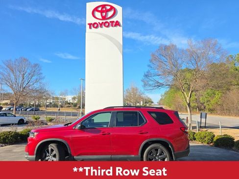 Used 2025 Honda Pilot Sport image 4