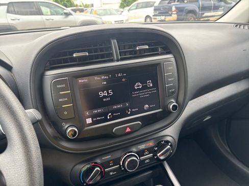 Used 2025 Kia Soul LX w/ LX Technology Package FWD image 20