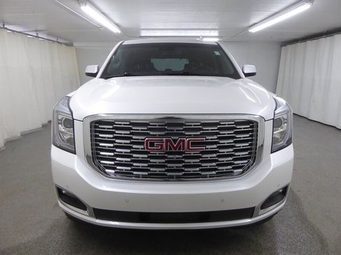 Used 2018 GMC Yukon Denali image 2