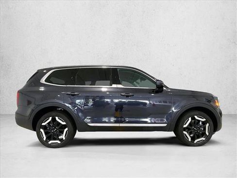 Used 2025 Kia Telluride S FWD image 5