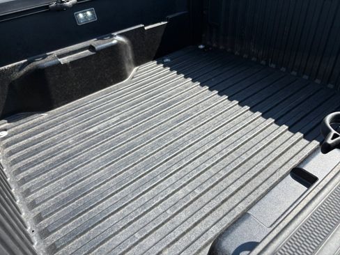 Used 2025 Toyota Tacoma SR5 AWD/4WD image 32