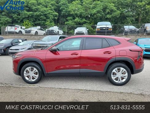 Used 2024 Chevrolet Trax LS FWD image 2
