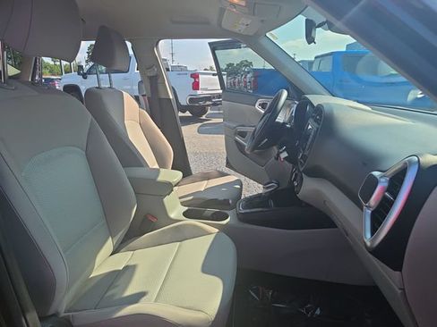 Used 2022 Kia Soul LX w/ Technology Package FWD image 11