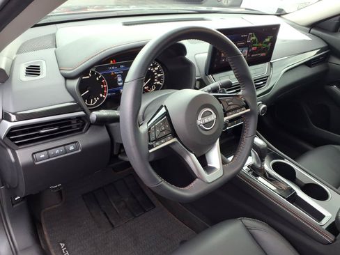 Used 2023 Nissan Altima 2.5 SR w/ SR Premium Package FWD image 8