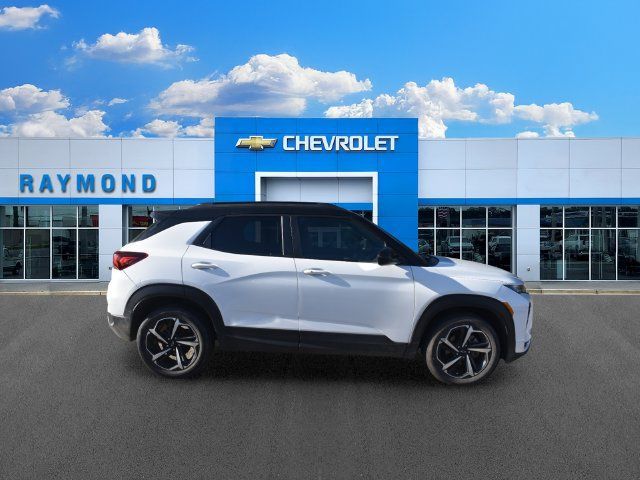 Used 2022 Chevrolet TrailBlazer RS FWD image 2