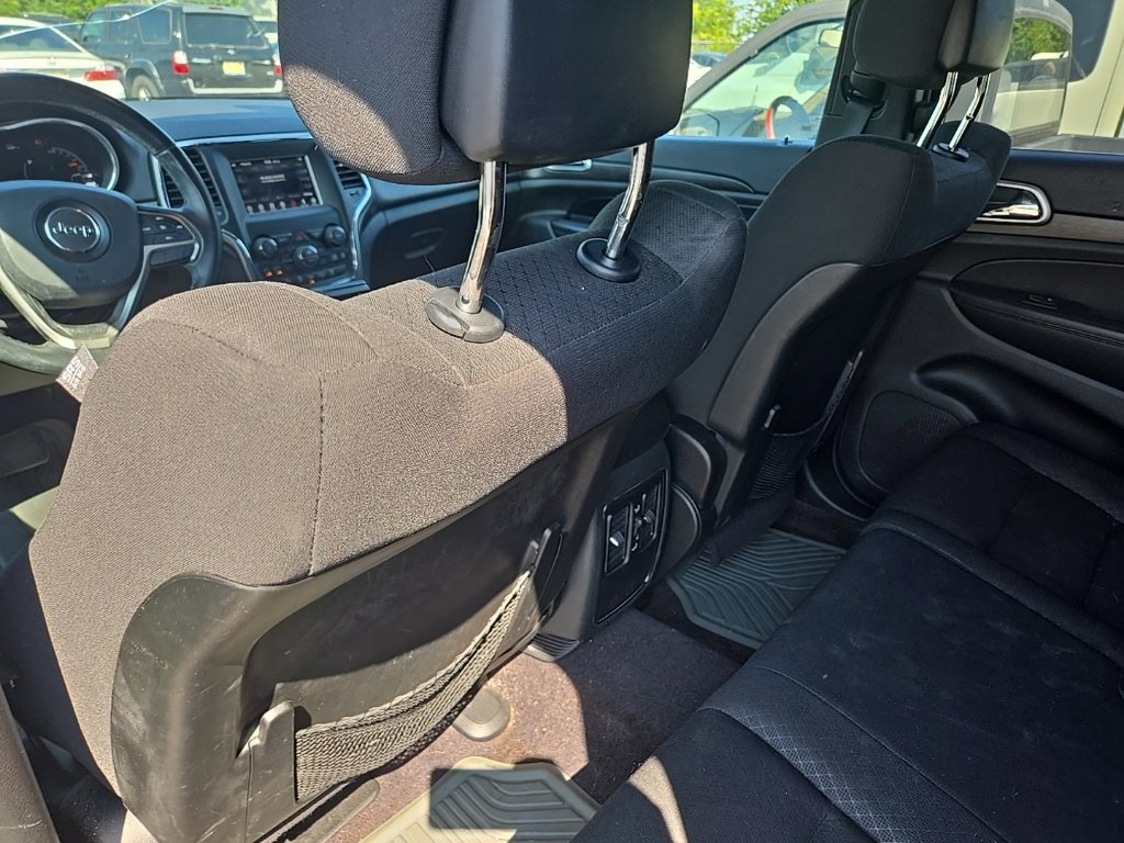 Used 2018 Jeep Grand Cherokee Laredo RWD image 5