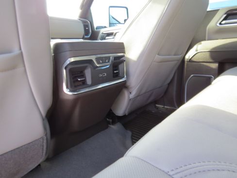 Used 2026 Chevrolet Silverado 2500 LTZ w/ LTZ Convenience Package image 16