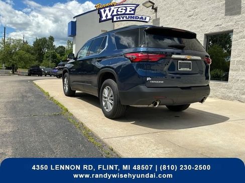 Used 2023 Chevrolet Traverse LT FWD image 11