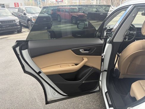 Used 2022 Audi Q8 Premium Plus image 7