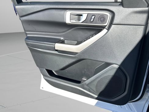 Used 2023 Ford Explorer XLT image 23