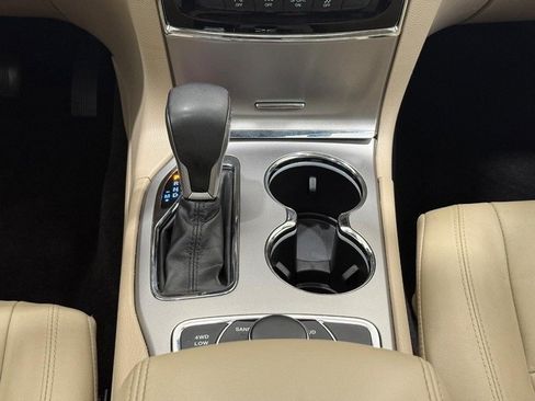 Used 2019 Jeep Grand Cherokee Limited w/ Trailer Tow Group IV image 11