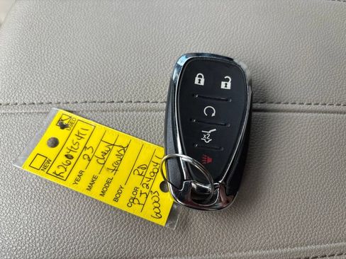 Used 2023 Chevrolet Traverse LT AWD/4WD image 32