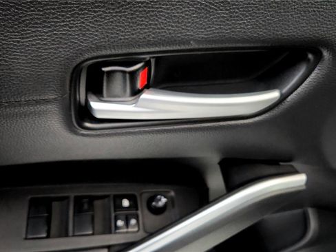 Used 2022 Toyota Corolla Cross XLE image 23