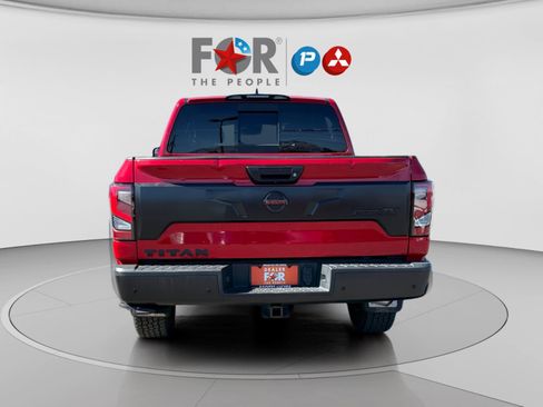 Used 2022 Nissan Titan PRO-4X w/ Pro-4x Convenience Package image 4
