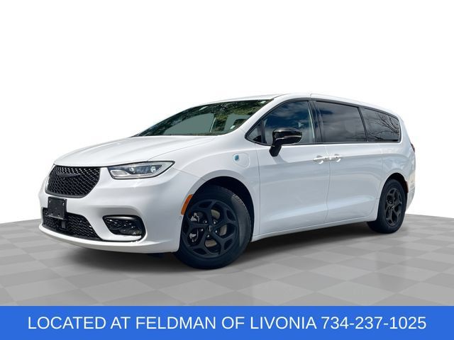 Used 2024 Chrysler Pacifica Limited FWD image 1