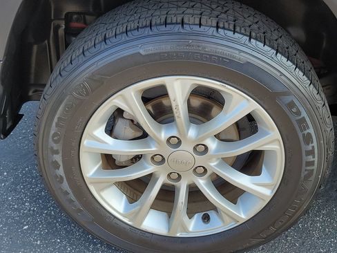 Certified 2020 Jeep Cherokee Latitude w/ Cold Weather Group FWD image 22