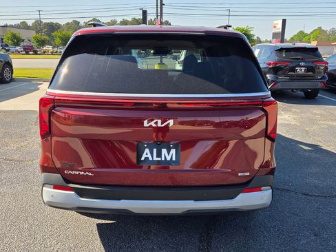Used 2025 Kia Carnival EX FWD image 10