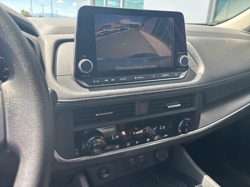Used 2024 Nissan Rogue SV FWD image 11