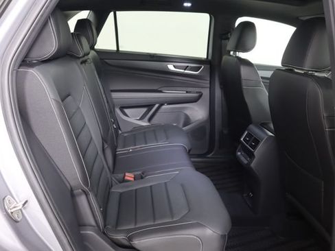 Used 2026 Volkswagen Atlas Cross Sport SEL R-Line AWD/4WD image 14