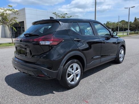 Used 2023 Nissan Kicks S FWD image 5