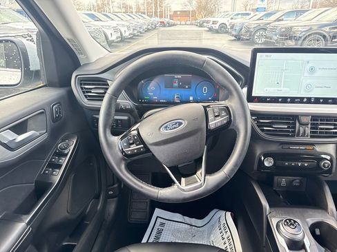 Used 2025 Ford Escape Platinum w/ Premium Technology Package image 21