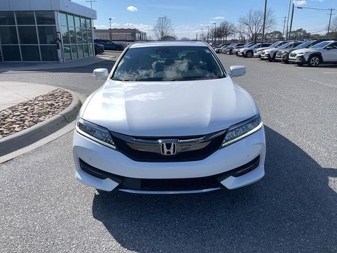 Used 2016 Honda Accord Touring image 2
