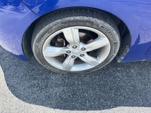 Used 2014 Hyundai Veloster FWD image 9