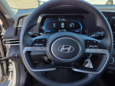 Used 2026 Hyundai Elantra SE FWD image 2