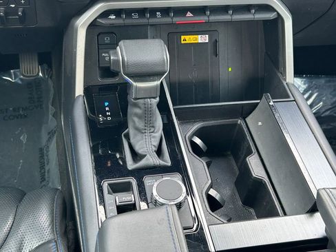 Used 2024 Toyota Tundra Platinum AWD/4WD image 21