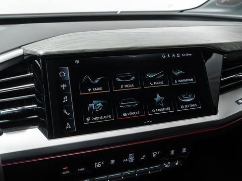 Used 2024 Audi Q4 e-tron Prestige AWD/4WD image 16