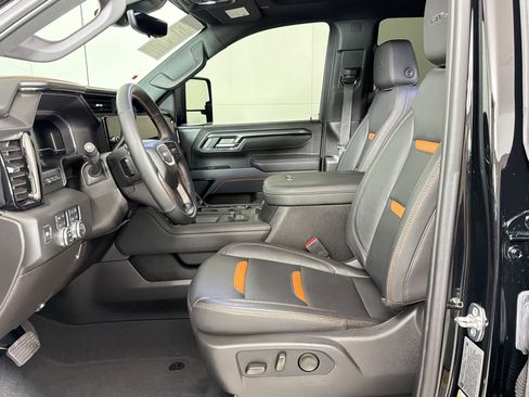 Used 2025 GMC Sierra 2500 AT4 w/ AT4 Premium Plus Package AWD/4WD image 5