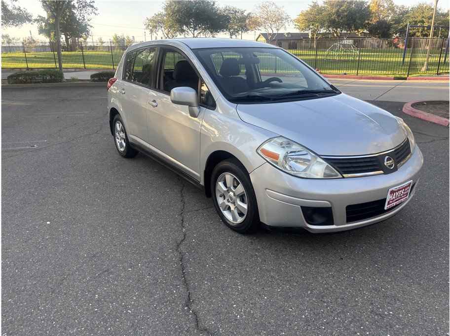 Used 2008 Nissan Versa Hatchback w/ Convenience Pkg FWD image 4