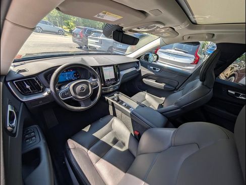 Certified 2025 Volvo XC60 B5 Core AWD/4WD image 10