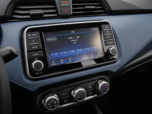 Used 2025 Nissan Versa SV FWD image 22