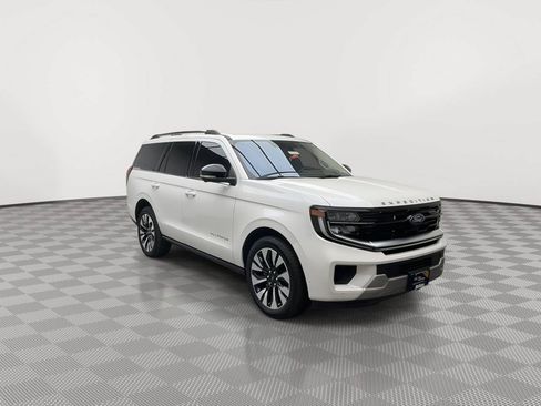 Certified 2025 Ford Expedition Platinum w/ Driver's Package AWD/4WD image 41