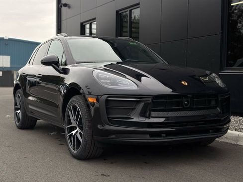 Used 2023 Porsche Macan image 9