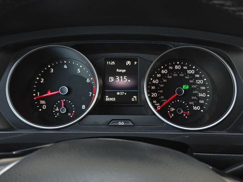 Used 2018 Volkswagen Tiguan SE image 22