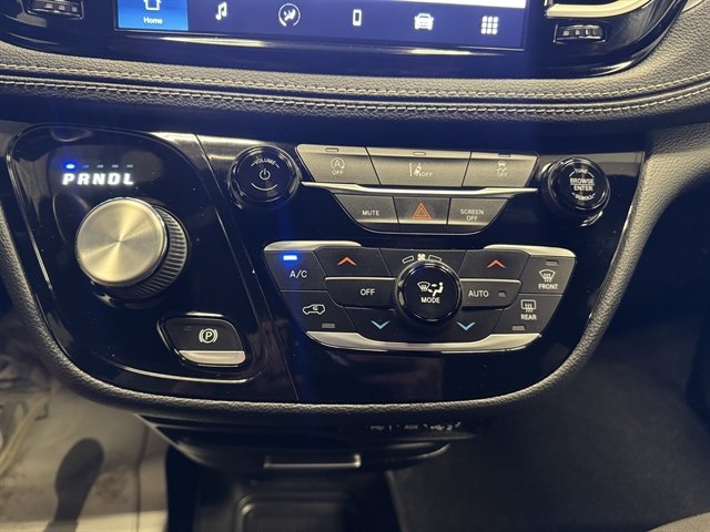 Used 2022 Chrysler Pacifica Touring AWD/4WD image 32