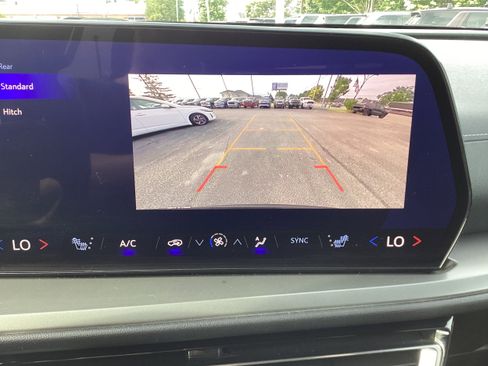 Used 2025 Chevrolet Traverse LT AWD/4WD image 23