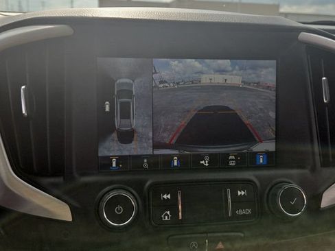 Used 2024 GMC Terrain SLT w/ Tech Package FWD image 17