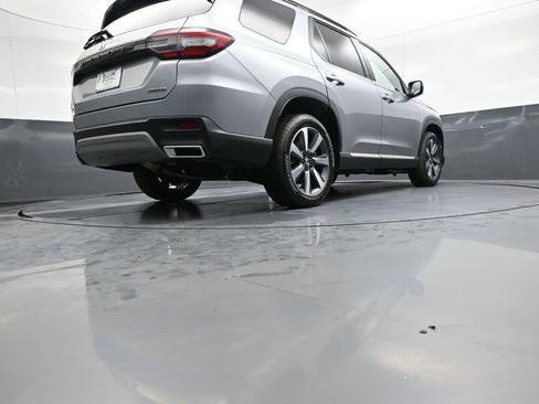 Used 2024 Honda Pilot Touring image 32