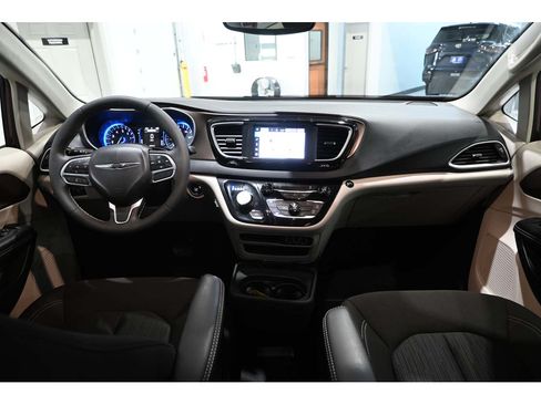 Used 2023 Chrysler Voyager LX FWD image 22