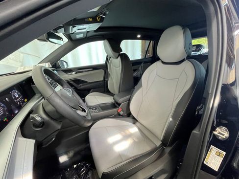 New 2025 Volkswagen Tiguan SE R-Line image 10