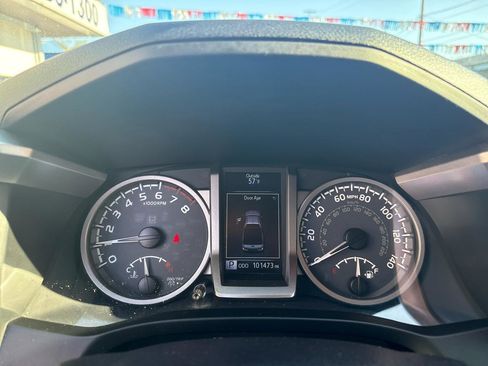 Used 2016 Toyota Tacoma SR5 w/ SR5 Appearance Package (SN) image 17